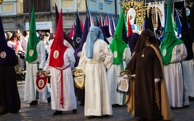 Masiva participación de las cofradías y de público en la pocesión del Santo Entierro